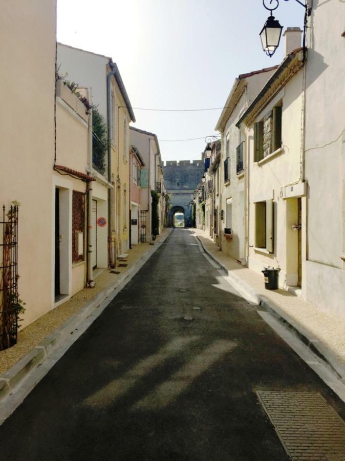 Au Coeur Des Remparts Apartment Aigues-Mortes Bagian luar foto