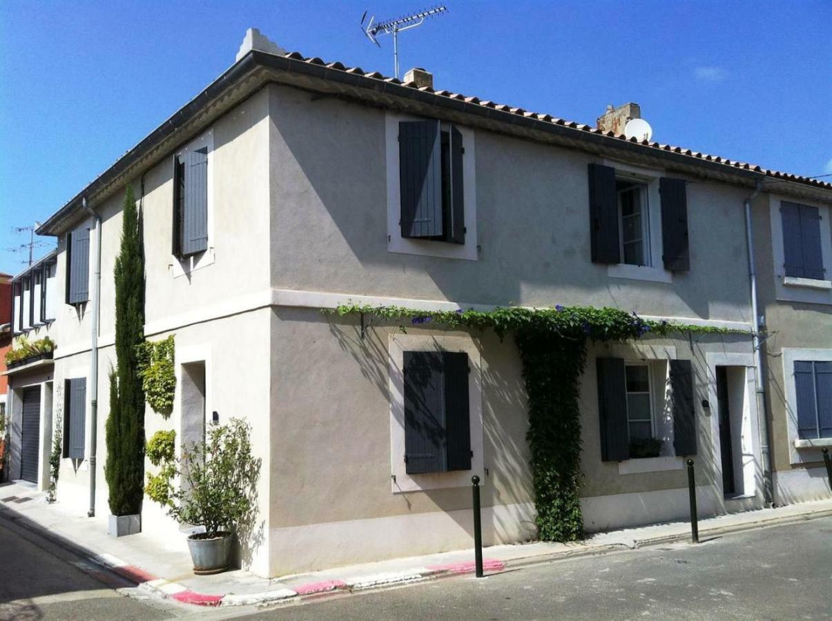 Au Coeur Des Remparts Apartment Aigues-Mortes Bagian luar foto