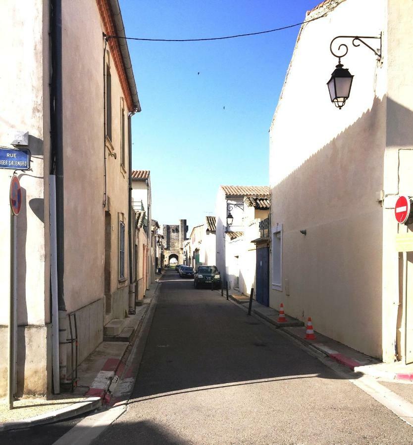 Au Coeur Des Remparts Apartment Aigues-Mortes Bagian luar foto