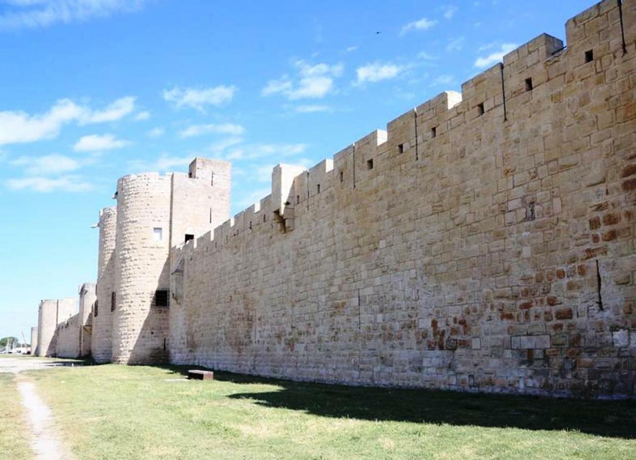 Au Coeur Des Remparts Apartment Aigues-Mortes Bagian luar foto
